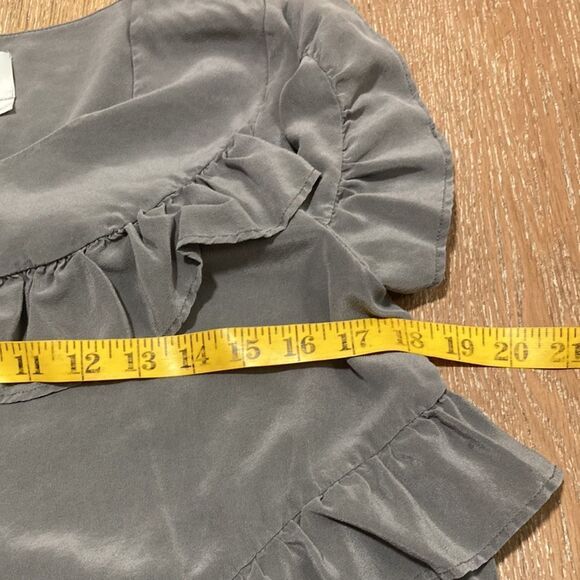Anthropologie HD in Paris gray silk ruffle blouse size small - Picture 6 of 7
